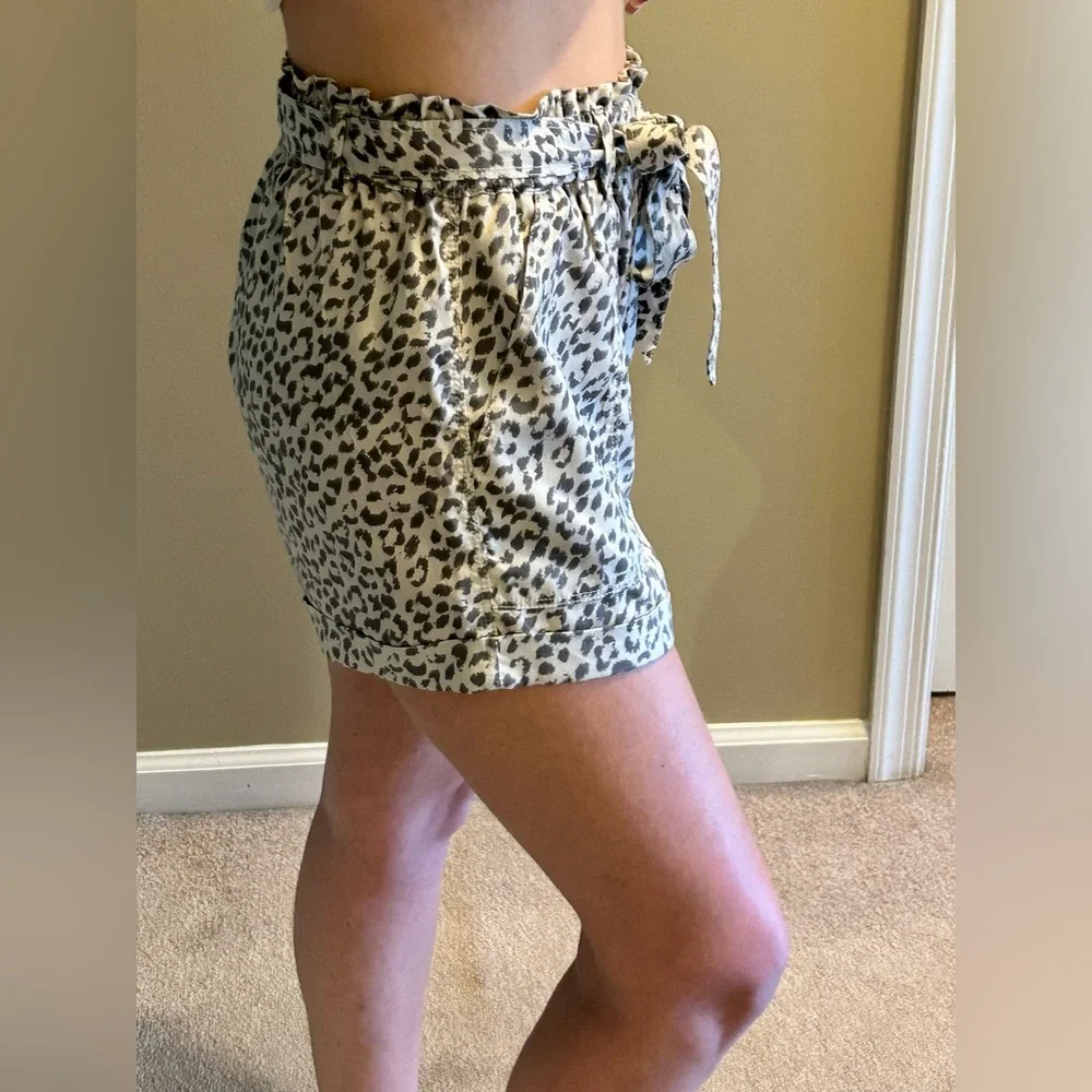 Aerie Gray Leopard Print Shorts - Picture 4 of 12